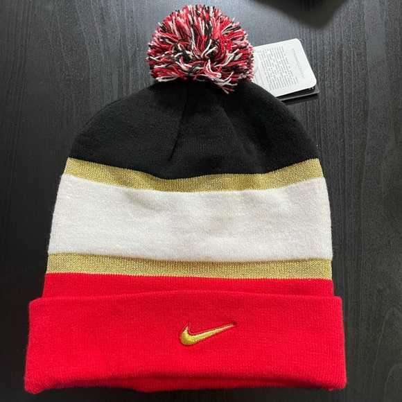 Nike Unisex Beanie with PomPom - Picture 2 of 3